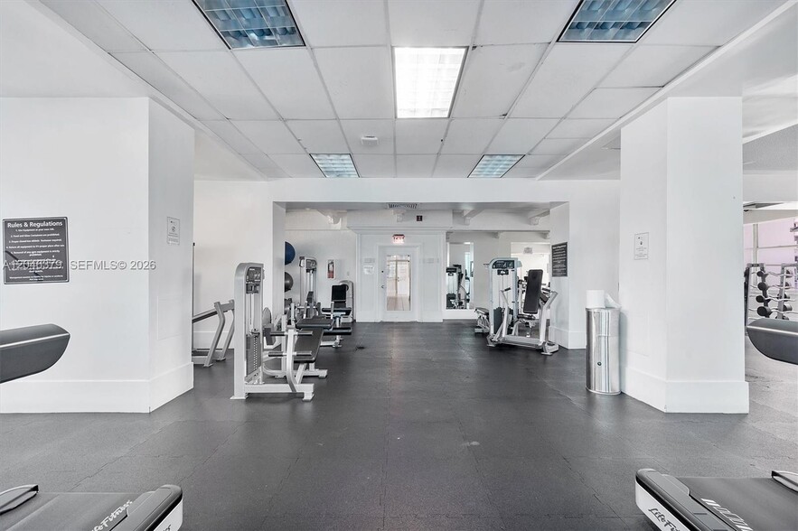 Building Photo - 18031 Biscayne Blvd