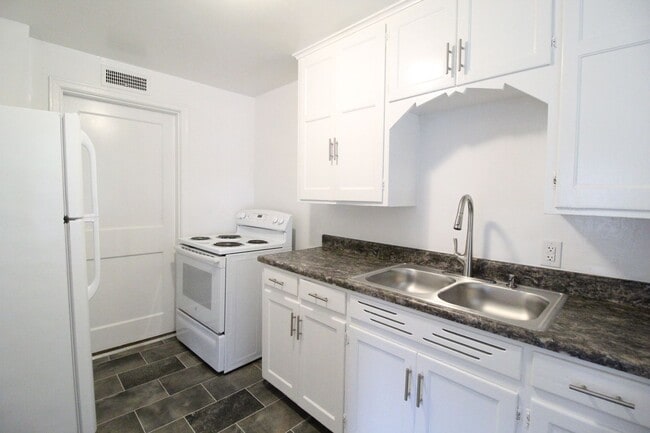 Building Photo - 1 Bedroom 1 Bath Duplex in Navy Hill Area in Olathe