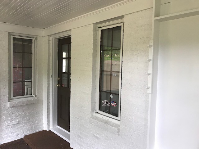 Building Photo - 228 W Nelson St