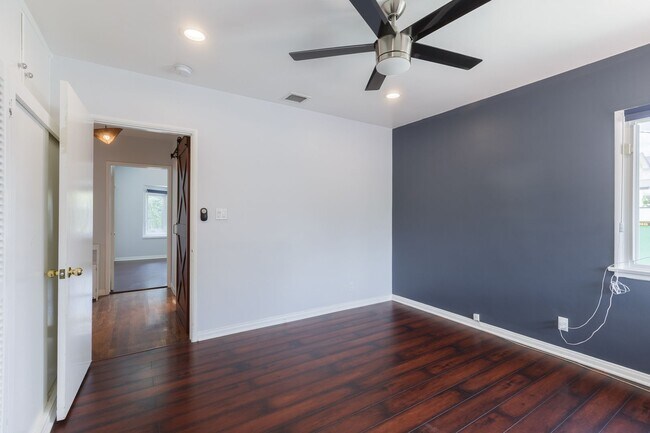 Building Photo - Spacious 5-Bedroom, 3-Bath Home with Pool ...