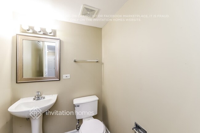 Building Photo - 180 E Big Horn Dr