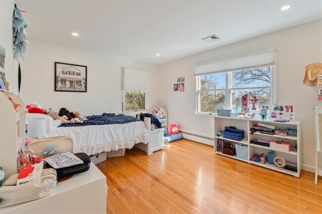 Building Photo - 98 Hargraves Dr