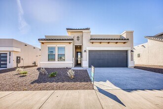 Building Photo - Beautiful East side House 4 bed-2.5 baths, part of The Overlook Casa Club that includes Swimming ...