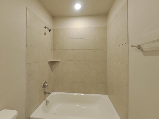Building Photo - 5128 Saddle Clb Dr
