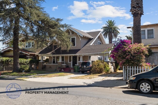 Building Photo - 1616 5th Ave