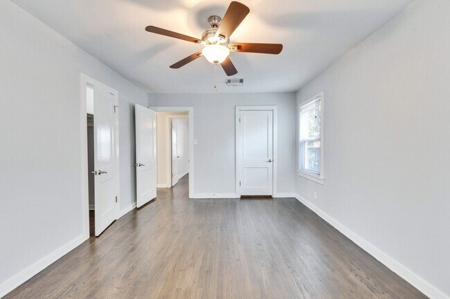 Building Photo - 1201 W 40th St