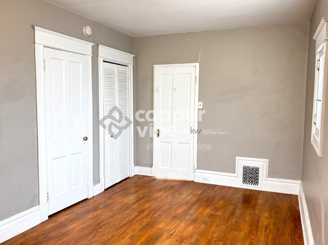 Building Photo - 146 Logan St