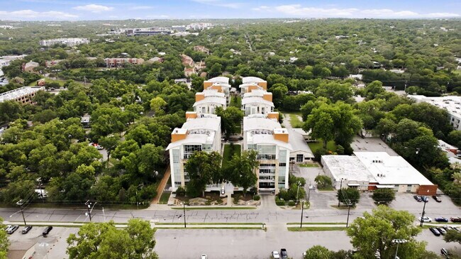 Building Photo - Sophisticated Living on Barton Springs