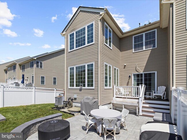 Building Photo - 8512 Pine Springs Dr