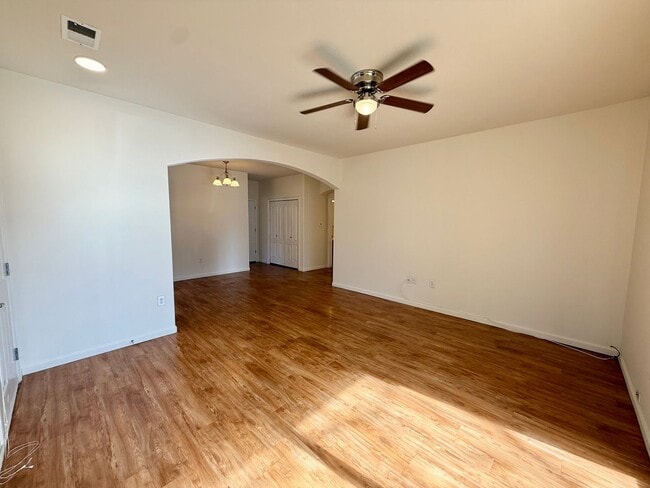Building Photo - MUST SEE 2 Bed/2 Bath Condo in the Lakeshore at Centerra!