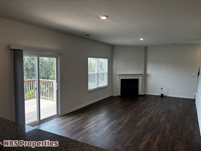 Building Photo - 935 Utopia Ln