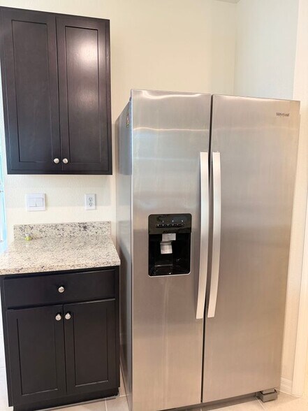 Building Photo - 824 Horsetail Dr