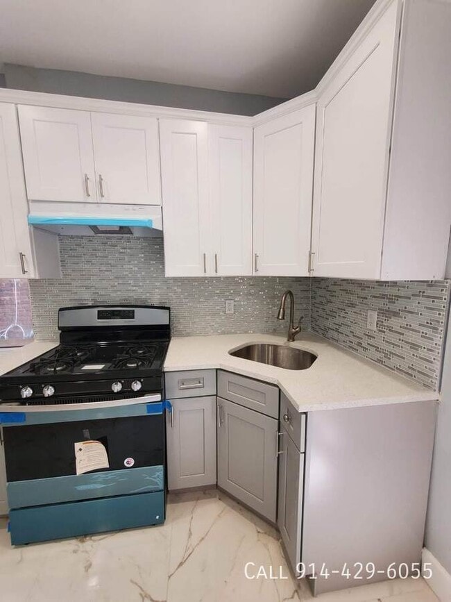 Building Photo - 114 S 6th Ave