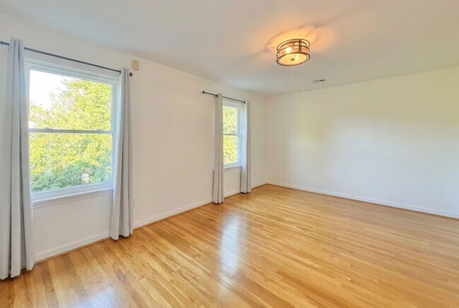Building Photo - 108 Claremont Ave