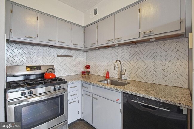 Building Photo - 4410 Oglethorpe St