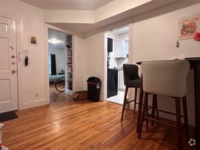 Building Photo - 912 W 22 1/2 St