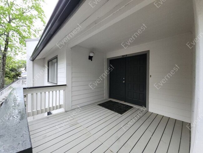 Building Photo - 3815 Paces Ferry W