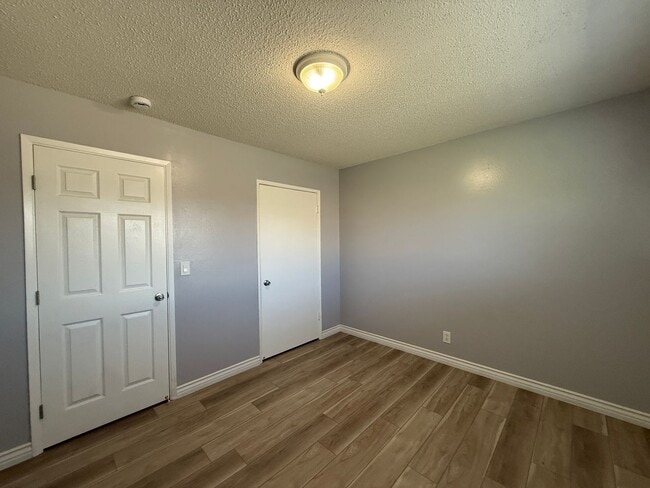 Building Photo - M12150