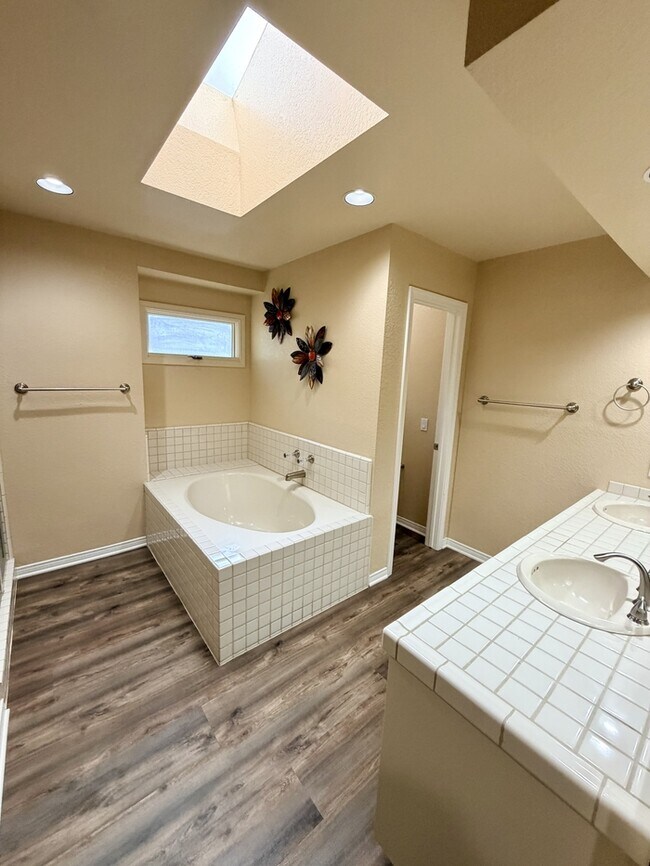 Building Photo - 38441 Oaktree Loop