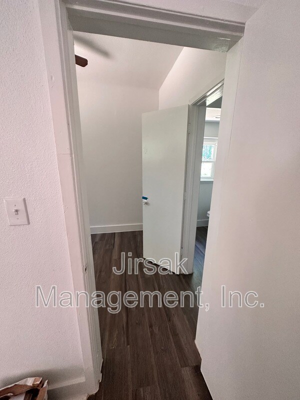 Building Photo - 102 7th St SW