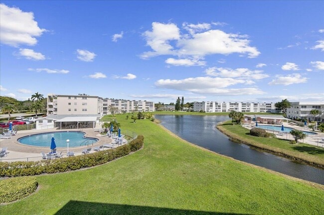 Building Photo - 142 Kent St