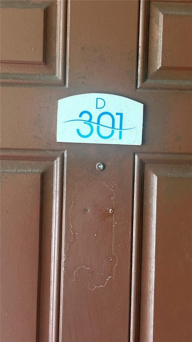 Building Photo - 15205 NE 6th Ave