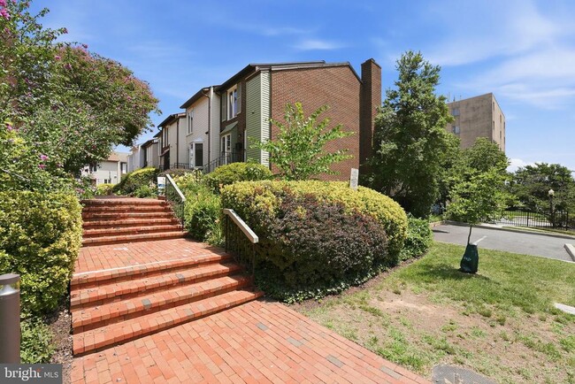 Building Photo - 975 S Taylor St