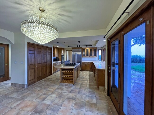 Building Photo - Gated Sound view home Des Moines area, 4 bed plus den 2.5 bath 3900 s/f, Available NOW!!!