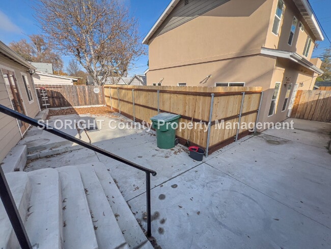 Building Photo - AVAILABLE NOW - Charming Home Just ½ Mile from Downtown Paso Robles - 2 Bed / 1 Bath