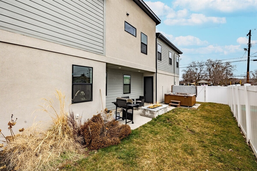 Building Photo - 1530 S Denver Ave