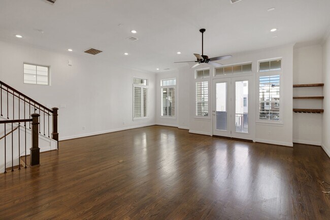 Building Photo - 1030 W 26th St