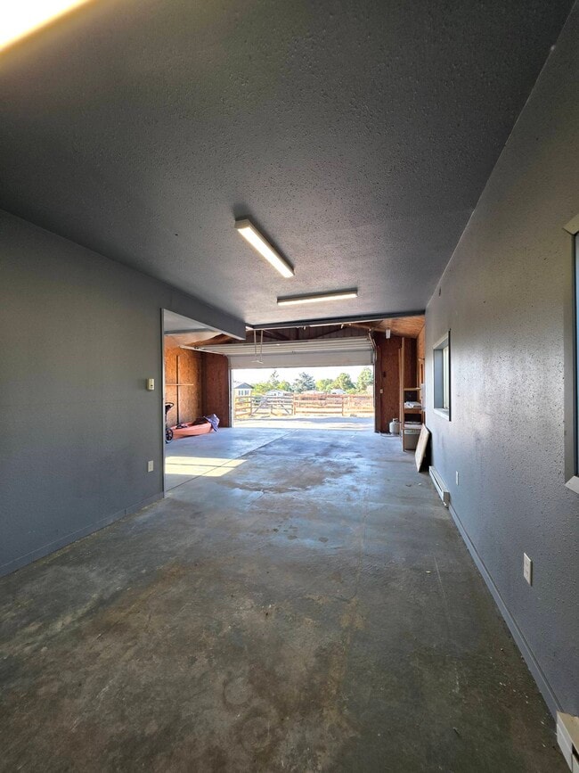 Building Photo - 2021 N Rd 48