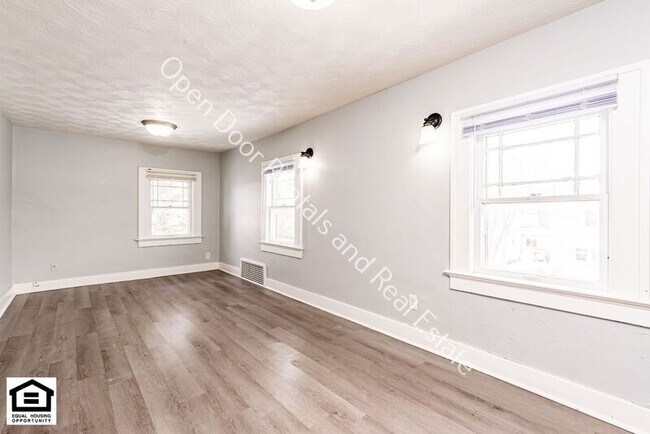 Building Photo - 2005 1/2 Bayer Ave