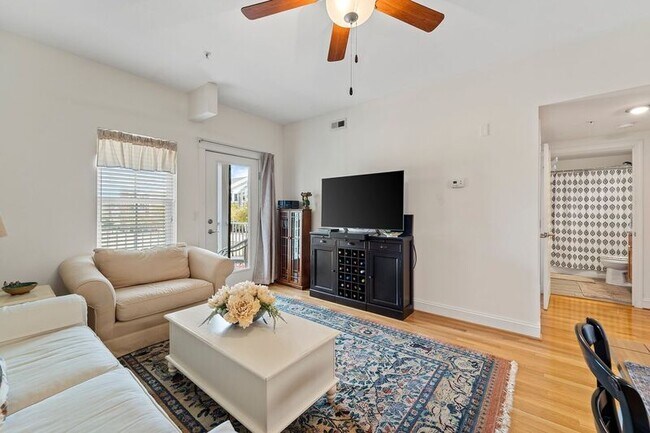 Building Photo - 11905 Centre St