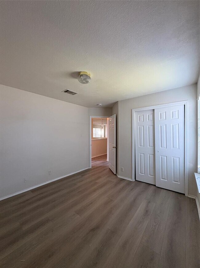 Building Photo - 14304 Sarah Ann Dr