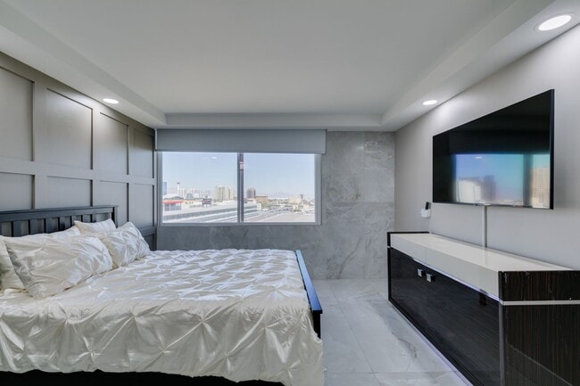 Building Photo - Elevated Penthouse Living with Private Terrace & Resort-Style Amenities * MOVE IN SPECIAL *