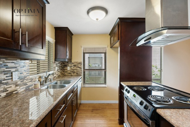 Building Photo - Spacious 3-Bedroom Condo with Private Gara...