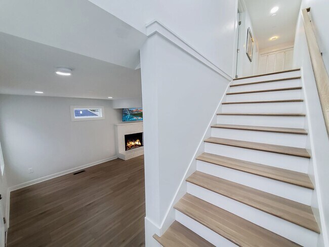 Building Photo - Minutes from Downtown Greenville in a Beautifully Remodeled Custom Home!