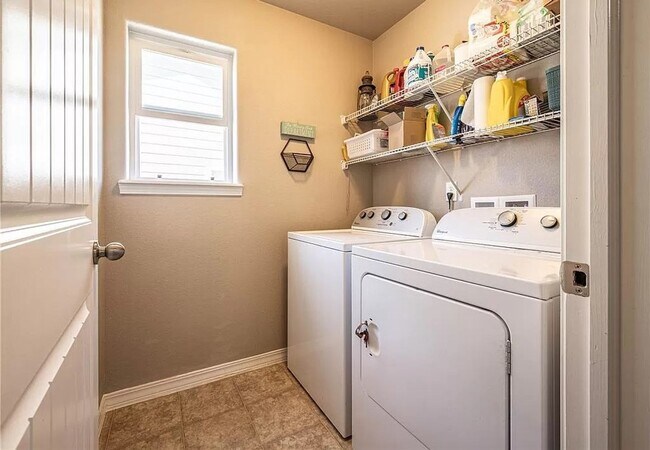 Building Photo - Well Maintained Single Family Home for Rent