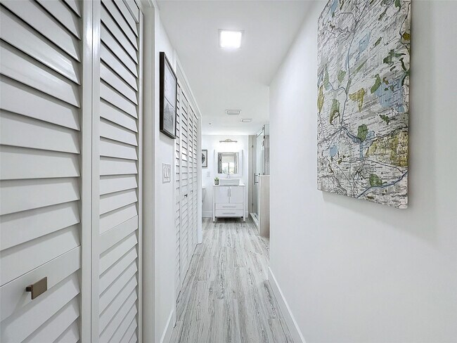 Building Photo - 364 Golfview Rd