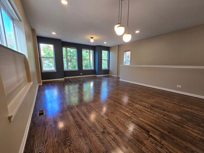 Building Photo - 1844 N Lockwood Ave