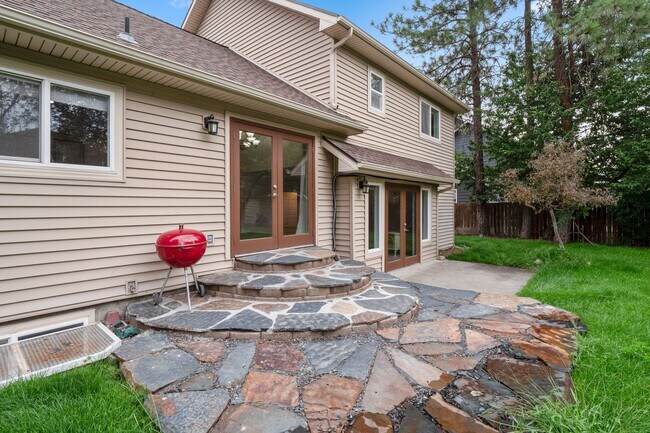 Building Photo - Spacious 5 Bed 3 Bath Home north Spokane with tons to offer