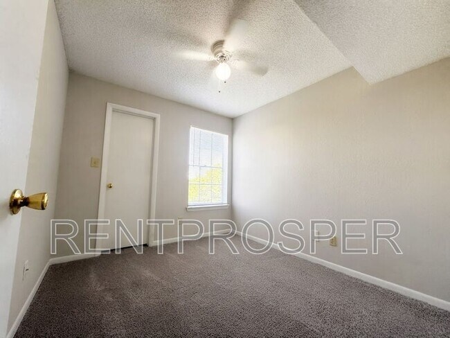 Building Photo - 5501 Rosebriar Way