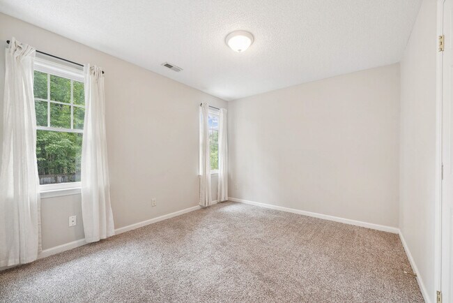 Building Photo - 1610 S Wade Ave