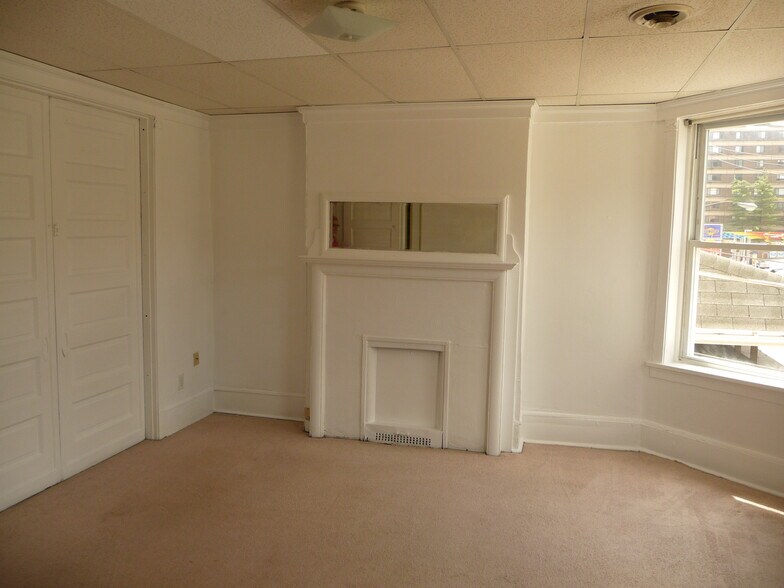 Building Photo - 218 N Craig St