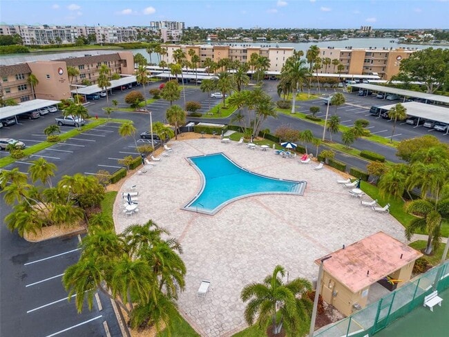 Building Photo - 7540 Bay Island Dr S