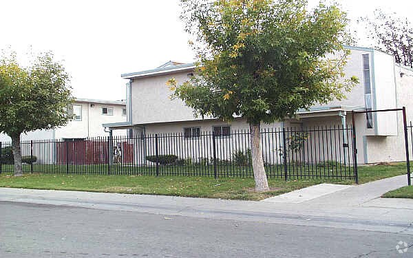 Building Photo - Grand Ave Villa