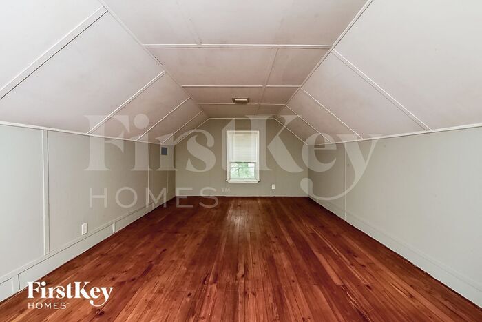 Building Photo - 2138 Pinehurst Dr