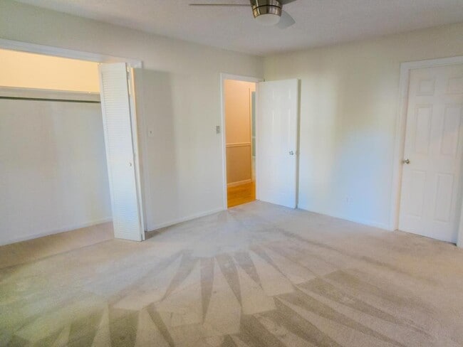 Building Photo - 122 Maxwell Dr