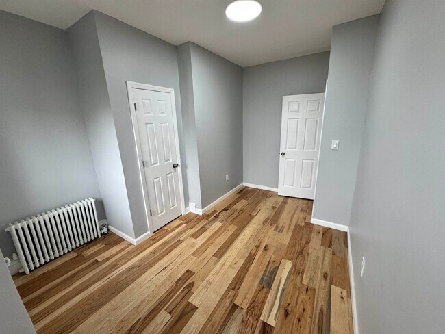 Building Photo - 136 W 25th St